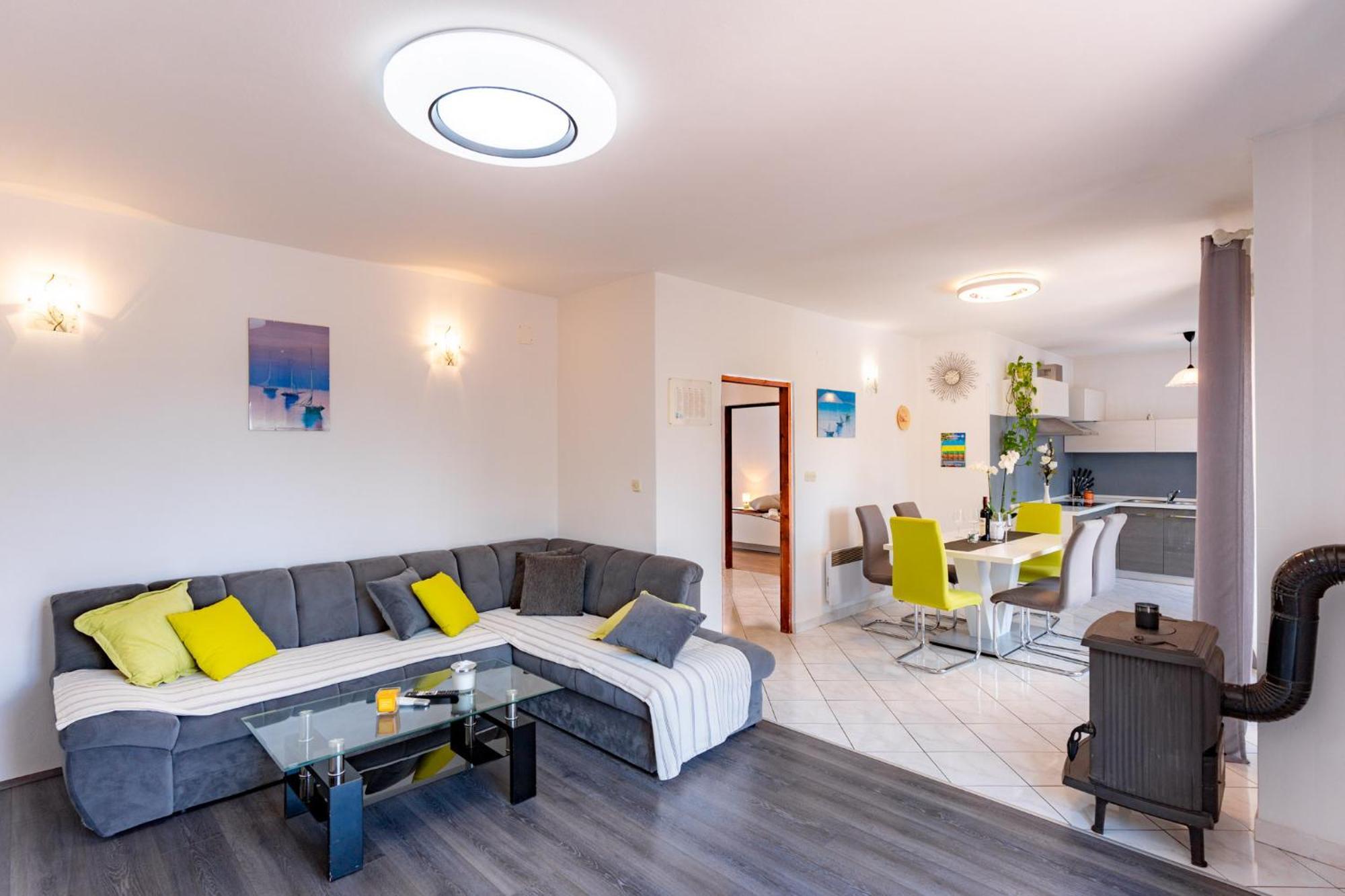Apartma Lores *