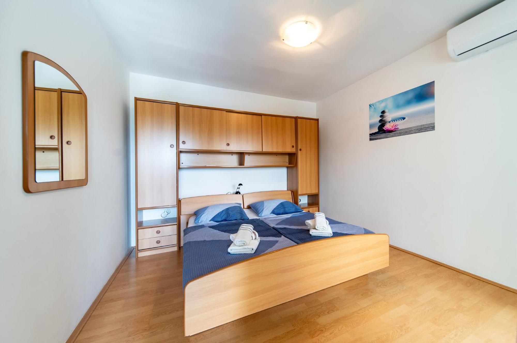 Lores Apartma Rab Town