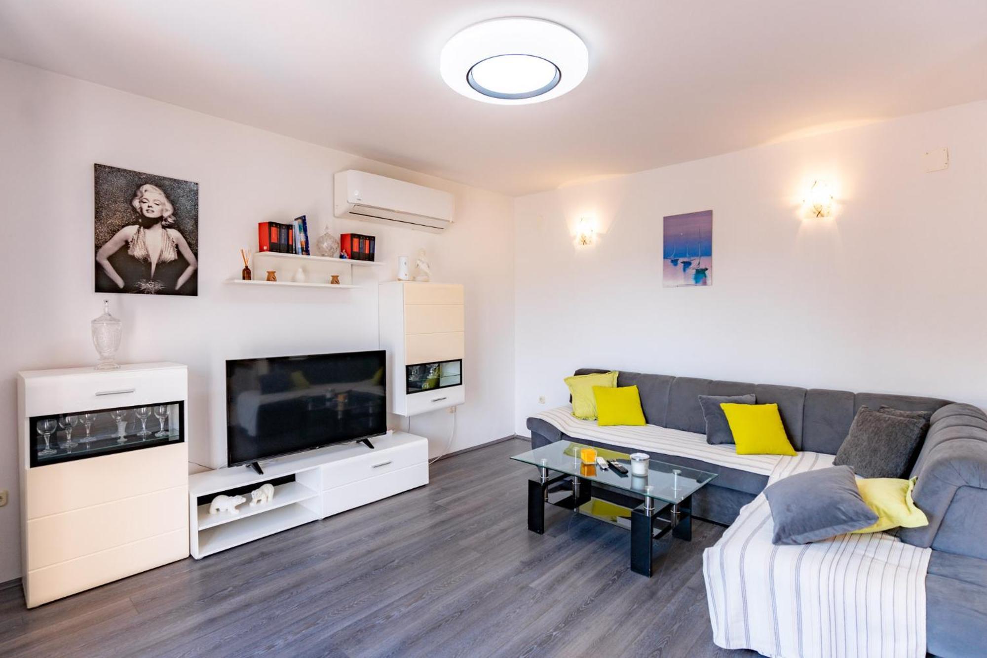Apartma Lores