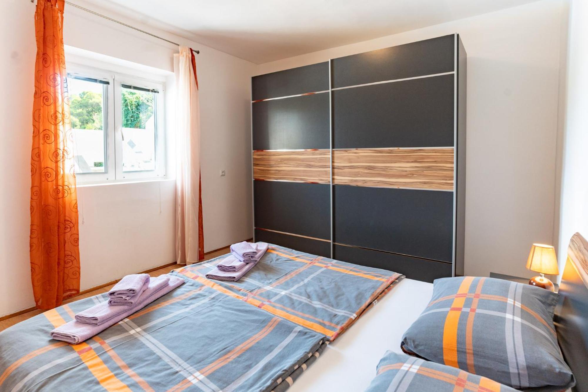 Lores Apartma Rab Town